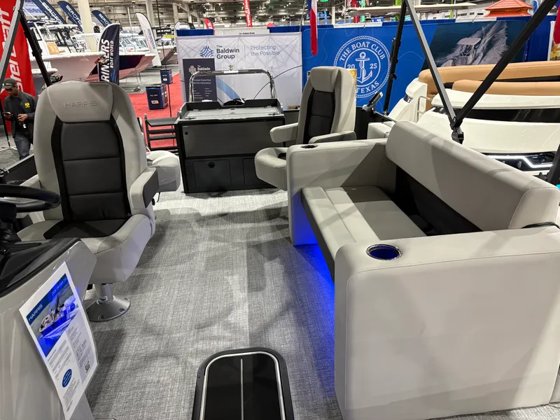 Slide: The Image of Harris Cruiser 210 2026 - 9