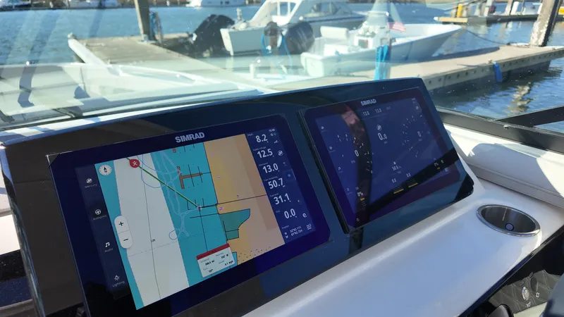 Slide: The Image of Sea Ray SLX 310 Outboard 2026 - 22