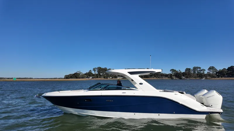 Slide: The Image of Sea Ray SLX 310 Outboard 2026 - 29