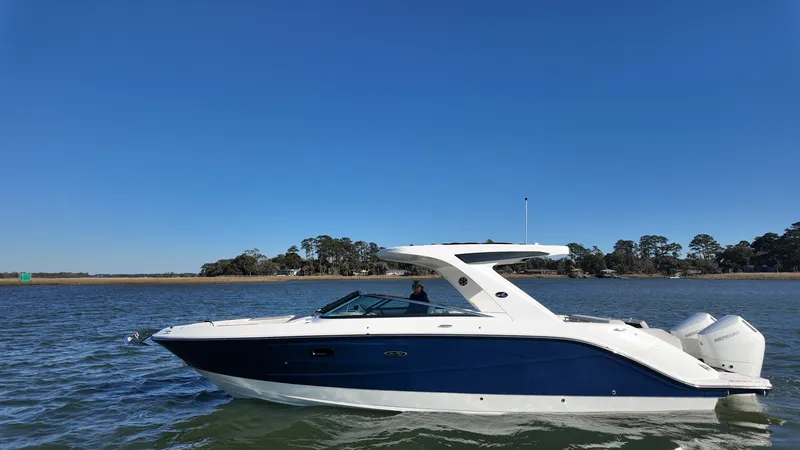 Slide: The Image of Sea Ray SLX 310 Outboard 2026 - 31