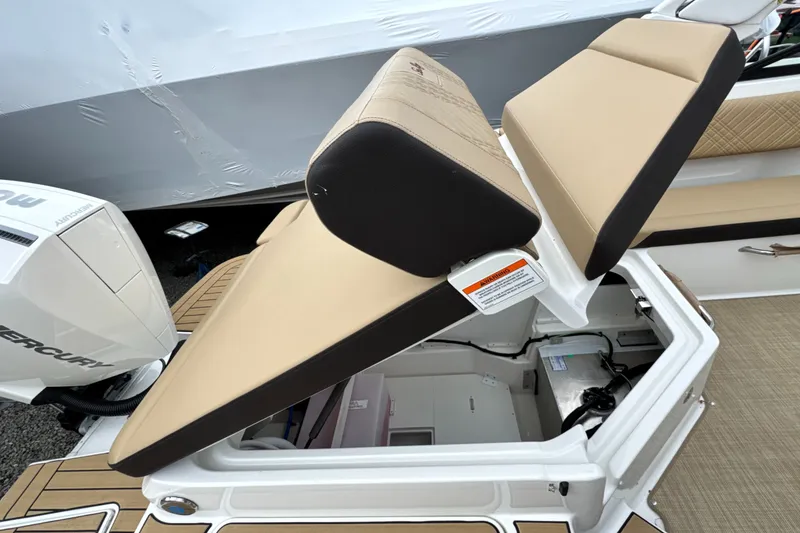Slide: The Image of Sea Ray SDX 250 Outboard 2026 - 14