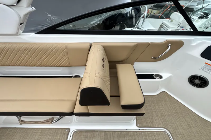 Slide: The Image of Sea Ray SDX 250 Outboard 2026 - 16