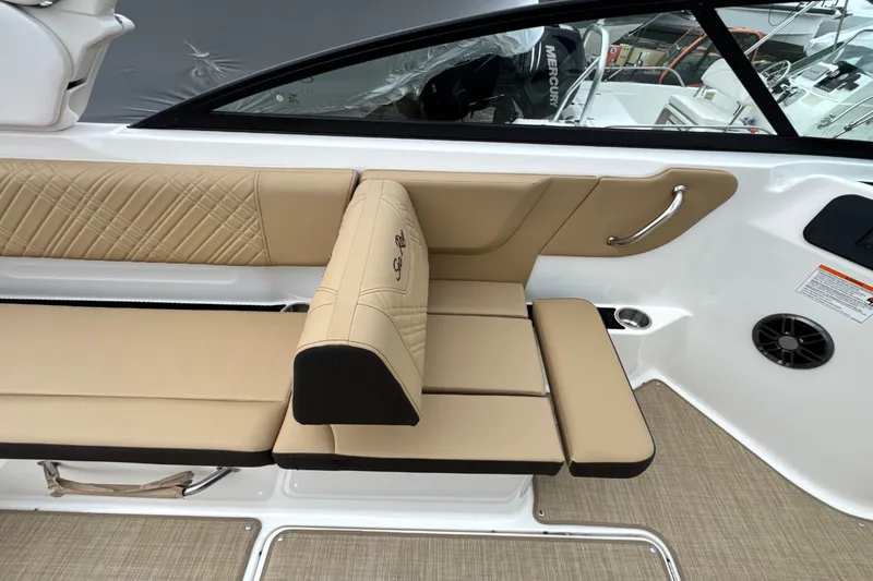 Slide: The Image of Sea Ray SDX 250 Outboard 2026 - 17