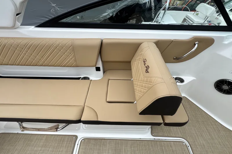 Slide: The Image of Sea Ray SDX 250 Outboard 2026 - 18