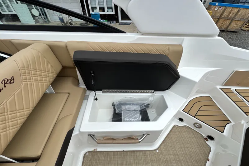 Slide: The Image of Sea Ray SDX 250 Outboard 2026 - 22