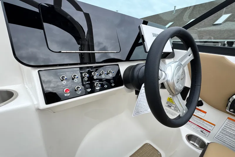 Slide: The Image of Sea Ray SDX 250 Outboard 2026 - 28