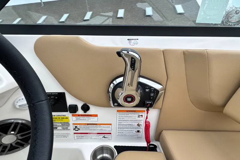 Slide: The Image of Sea Ray SDX 250 Outboard 2026 - 29