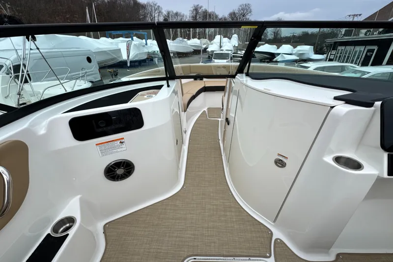 Slide: The Image of Sea Ray SDX 250 Outboard 2026 - 30