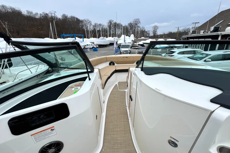 Slide: The Image of Sea Ray SDX 250 Outboard 2026 - 31
