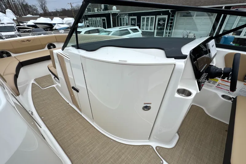 Slide: The Image of Sea Ray SDX 250 Outboard 2026 - 32