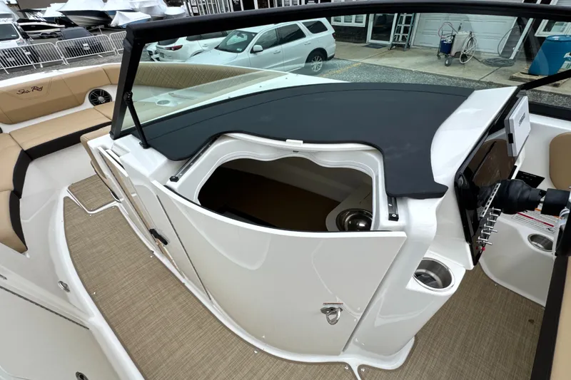 Slide: The Image of Sea Ray SDX 250 Outboard 2026 - 34