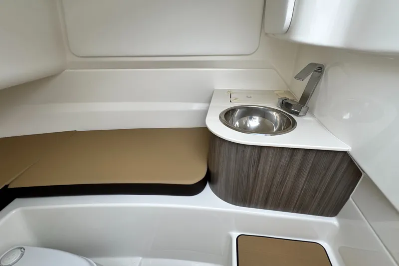 Slide: The Image of Sea Ray SDX 250 Outboard 2026 - 36