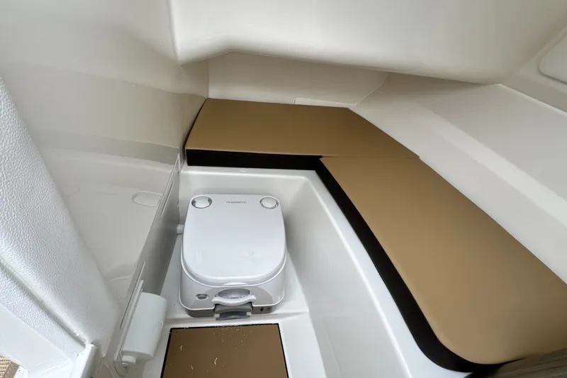 Slide: The Image of Sea Ray SDX 250 Outboard 2026 - 37