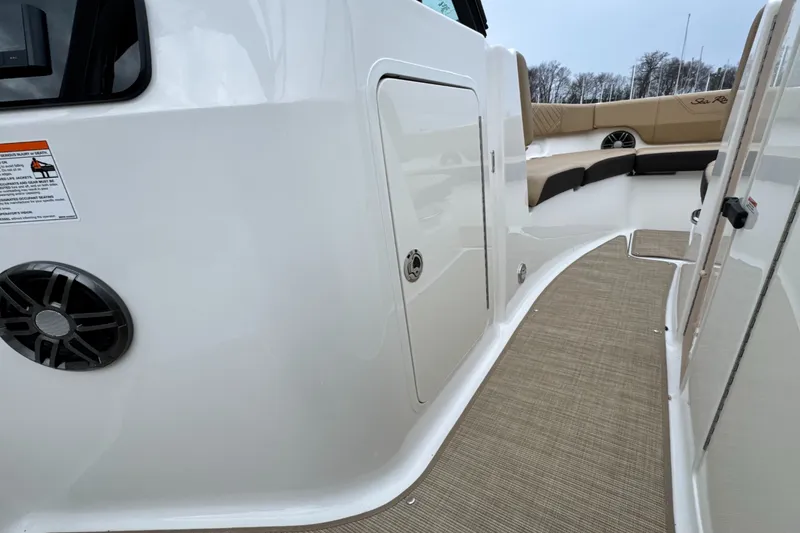 Slide: The Image of Sea Ray SDX 250 Outboard 2026 - 39
