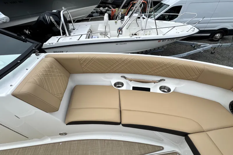 Slide: The Image of Sea Ray SDX 250 Outboard 2026 - 43