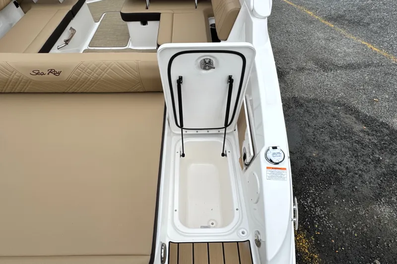 Slide: The Image of Sea Ray SDX 250 Outboard 2026 - 9