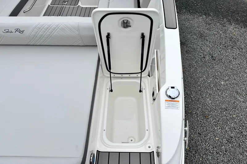 Slide: The Image of Sea Ray SDX 270 Outboard 2026 - 10