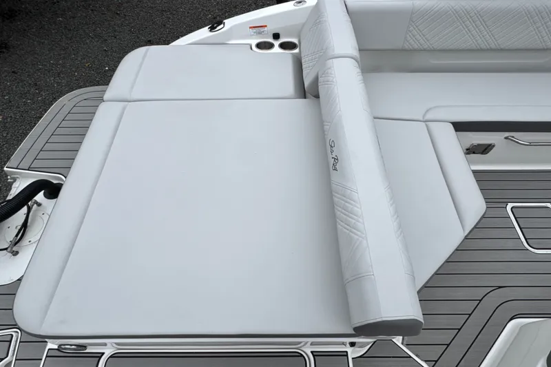 Slide: The Image of Sea Ray SDX 270 Outboard 2026 - 11