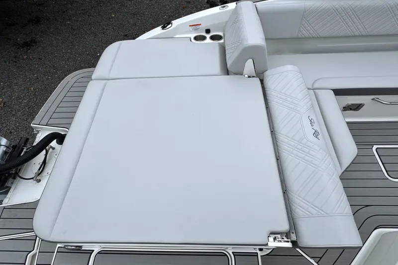 Slide: The Image of Sea Ray SDX 270 Outboard 2026 - 12