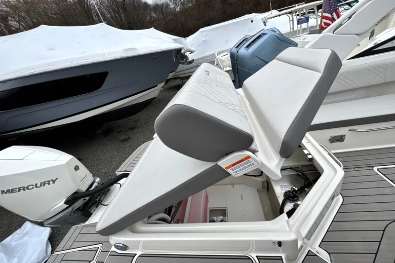 Slide: The Image of Sea Ray SDX 270 Outboard 2026 - 13