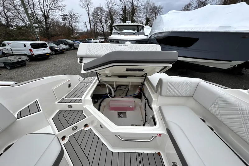 Slide: The Image of Sea Ray SDX 270 Outboard 2026 - 15