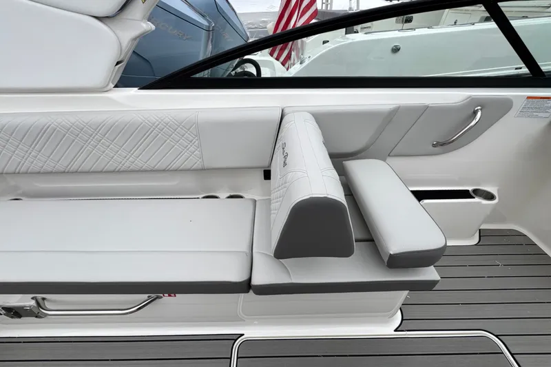 Slide: The Image of Sea Ray SDX 270 Outboard 2026 - 17