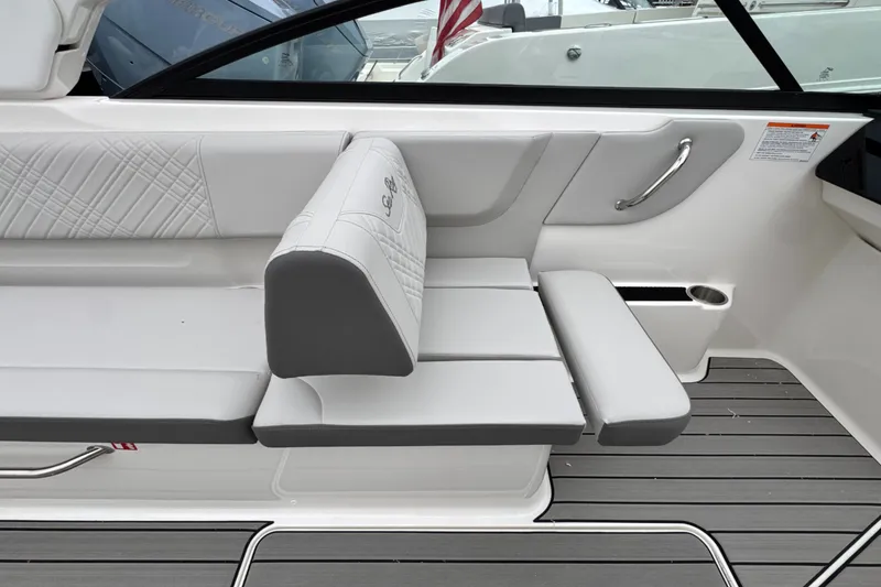 Slide: The Image of Sea Ray SDX 270 Outboard 2026 - 18