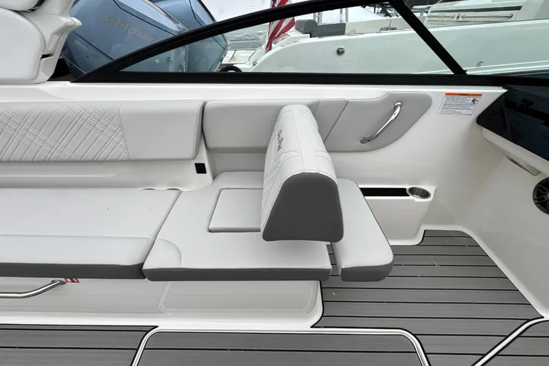 Slide: The Image of Sea Ray SDX 270 Outboard 2026 - 19