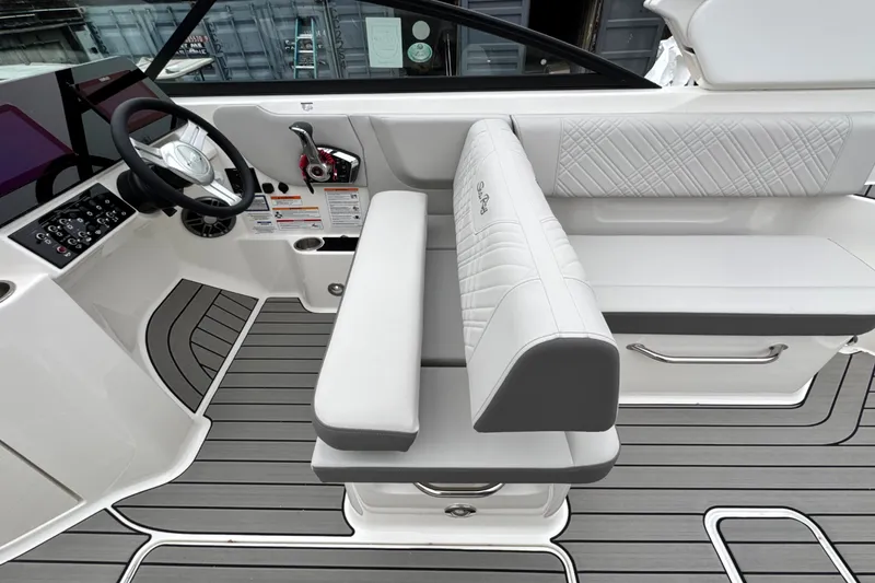 Slide: The Image of Sea Ray SDX 270 Outboard 2026 - 22