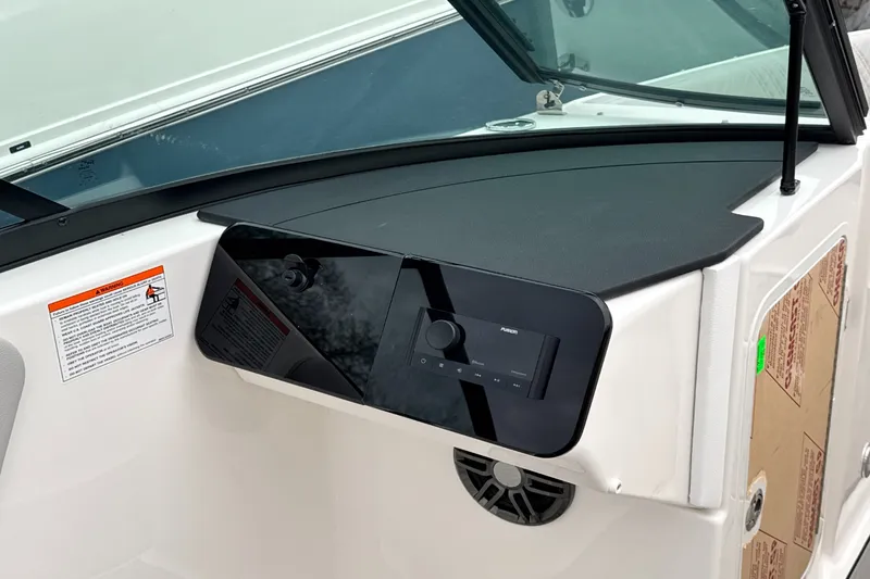 Slide: The Image of Sea Ray SDX 270 Outboard 2026 - 30