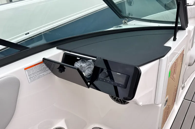 Slide: The Image of Sea Ray SDX 270 Outboard 2026 - 31