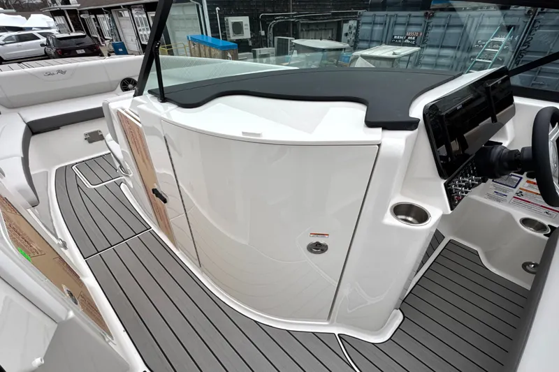 Slide: The Image of Sea Ray SDX 270 Outboard 2026 - 32