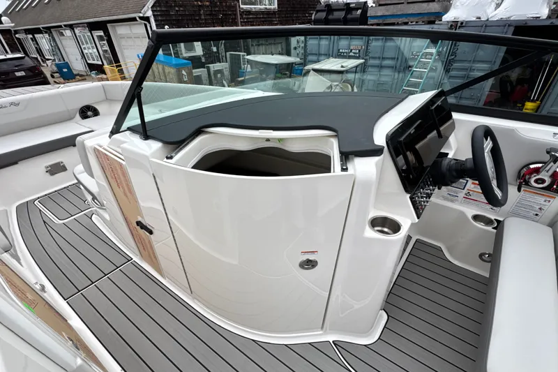Slide: The Image of Sea Ray SDX 270 Outboard 2026 - 33