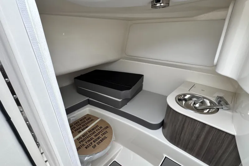 Slide: The Image of Sea Ray SDX 270 Outboard 2026 - 34