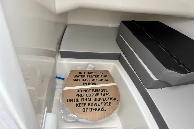 Slide: The Image of Sea Ray SDX 270 Outboard 2026 - 36