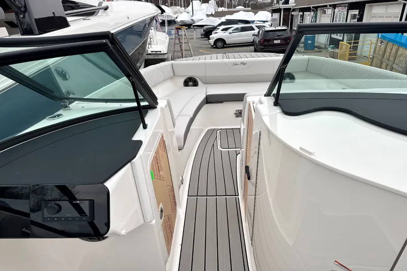 Slide: The Image of Sea Ray SDX 270 Outboard 2026 - 37