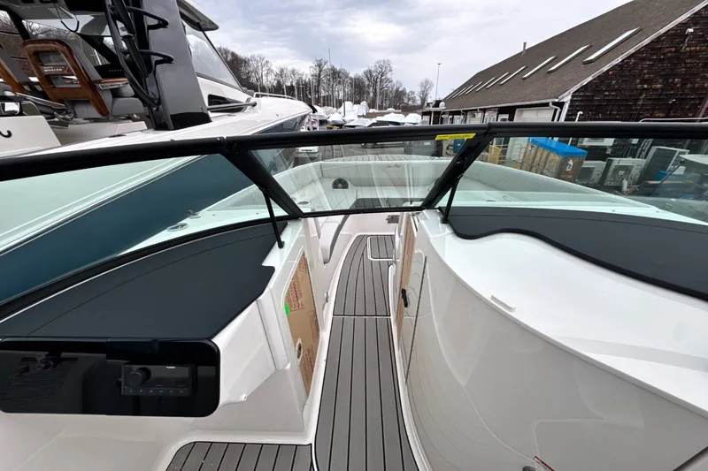 Slide: The Image of Sea Ray SDX 270 Outboard 2026 - 38