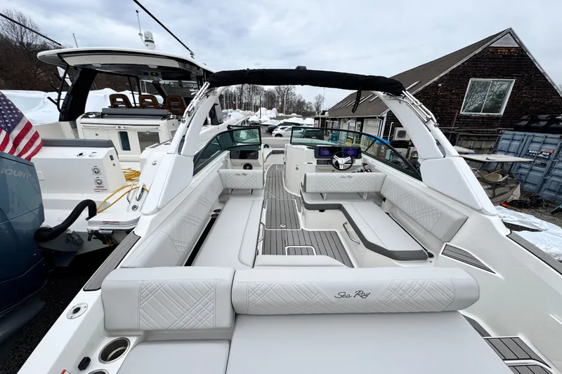 Slide: The Image of Sea Ray SDX 270 Outboard 2026 - 4