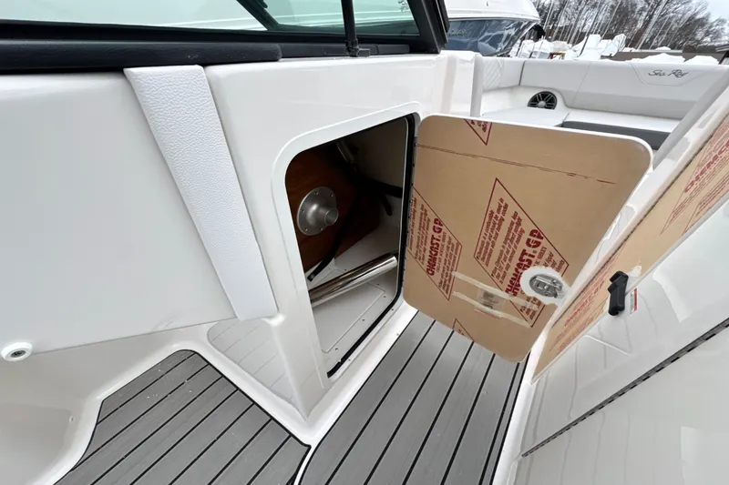 Slide: The Image of Sea Ray SDX 270 Outboard 2026 - 40