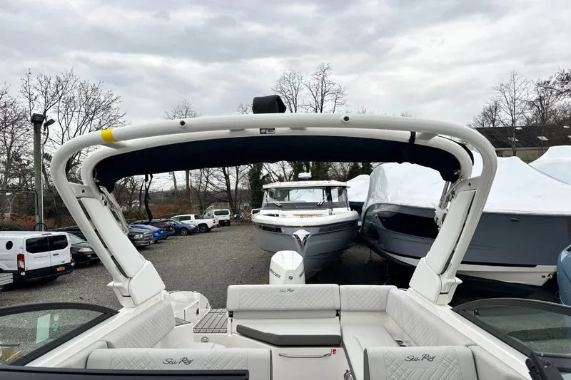 Slide: The Image of Sea Ray SDX 270 Outboard 2026 - 41