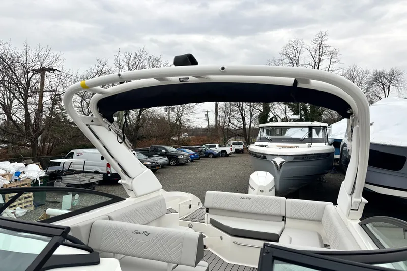 Slide: The Image of Sea Ray SDX 270 Outboard 2026 - 42