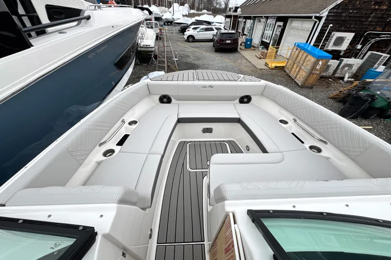 Slide: The Image of Sea Ray SDX 270 Outboard 2026 - 43