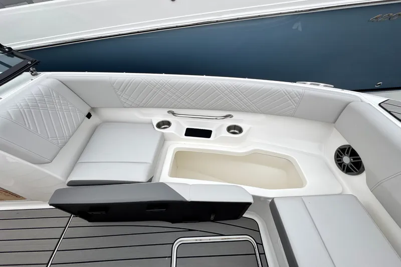 Slide: The Image of Sea Ray SDX 270 Outboard 2026 - 46