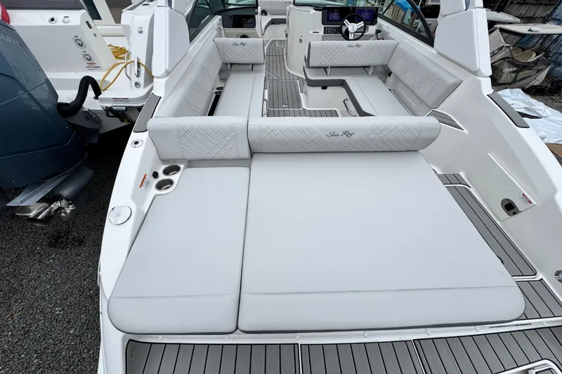 Slide: The Image of Sea Ray SDX 270 Outboard 2026 - 5