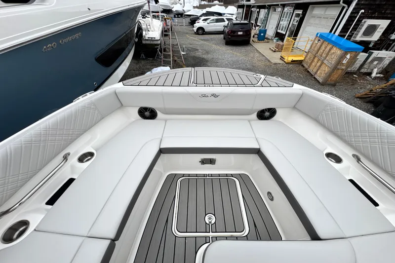 Slide: The Image of Sea Ray SDX 270 Outboard 2026 - 50