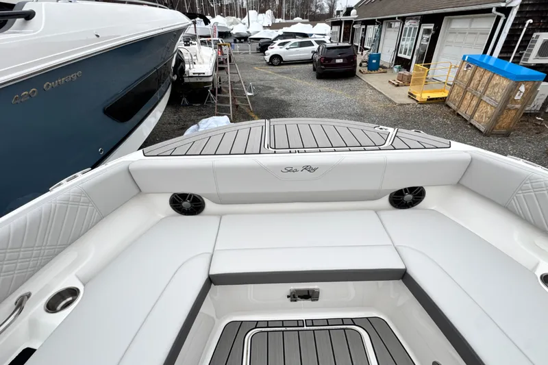 Slide: The Image of Sea Ray SDX 270 Outboard 2026 - 51