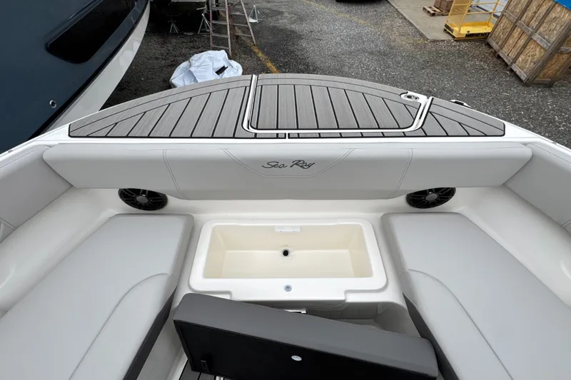 Slide: The Image of Sea Ray SDX 270 Outboard 2026 - 52