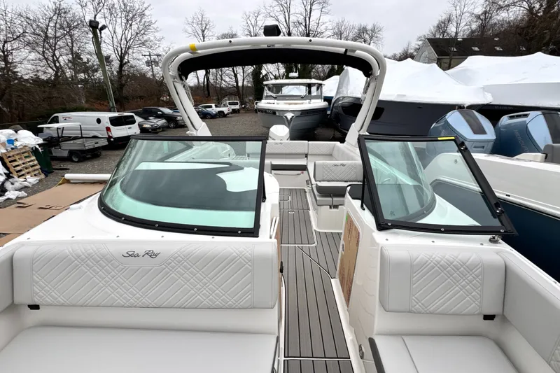 Slide: The Image of Sea Ray SDX 270 Outboard 2026 - 55