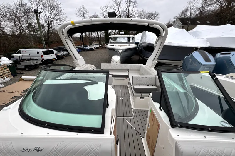 Slide: The Image of Sea Ray SDX 270 Outboard 2026 - 56