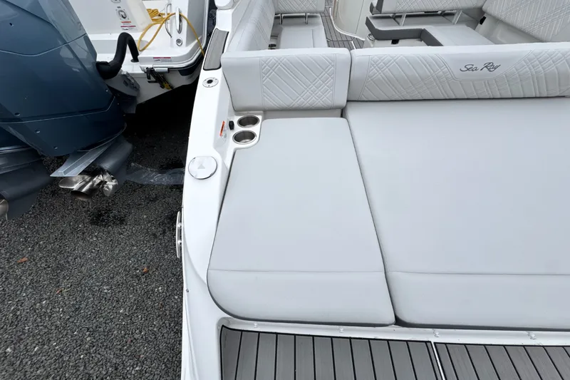 Slide: The Image of Sea Ray SDX 270 Outboard 2026 - 6